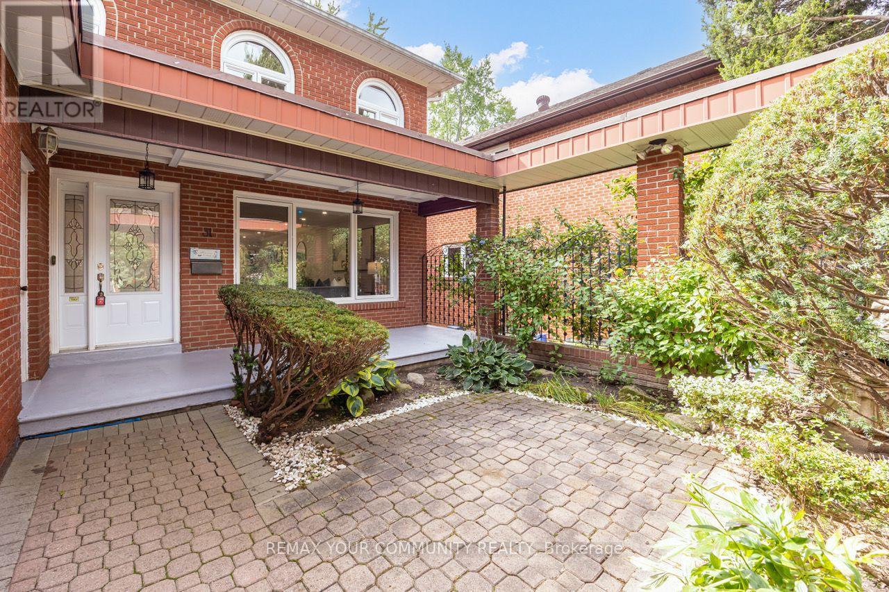 31 Clovercrest Road, Toronto, Ontario  M2J 1Z5 - Photo 2 - C13766428