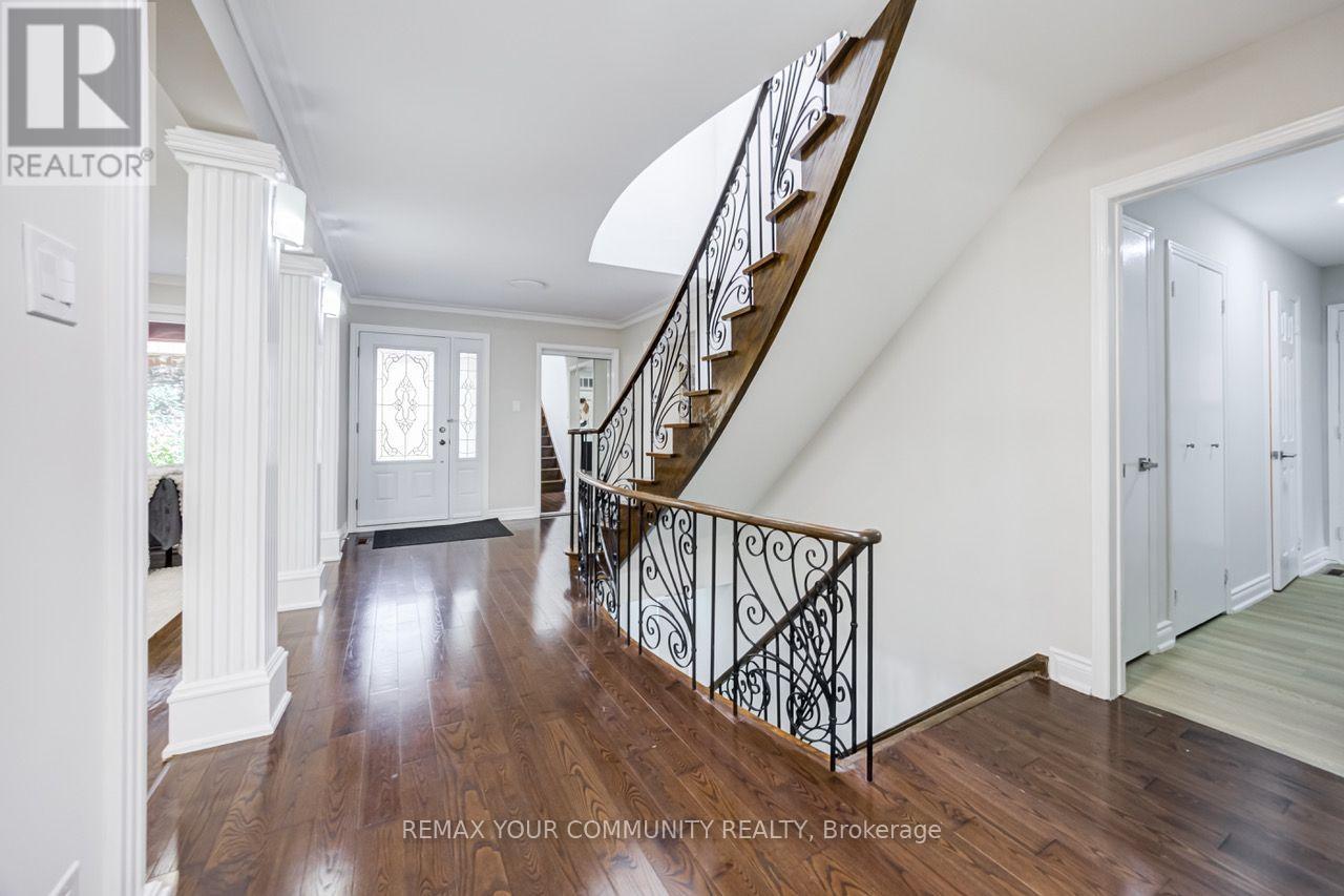 31 Clovercrest Road, Toronto, Ontario  M2J 1Z5 - Photo 6 - C13766428