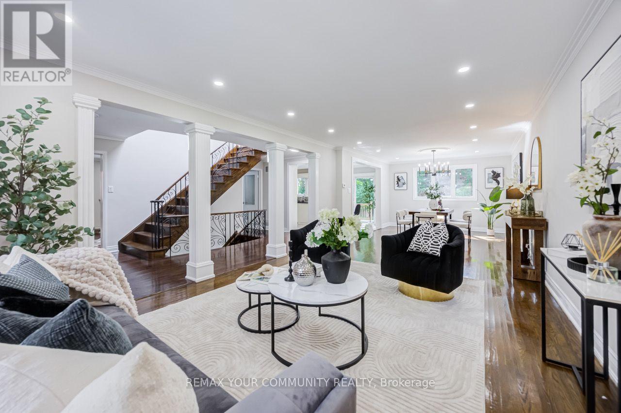 31 Clovercrest Road, Toronto, Ontario  M2J 1Z5 - Photo 9 - C13766428