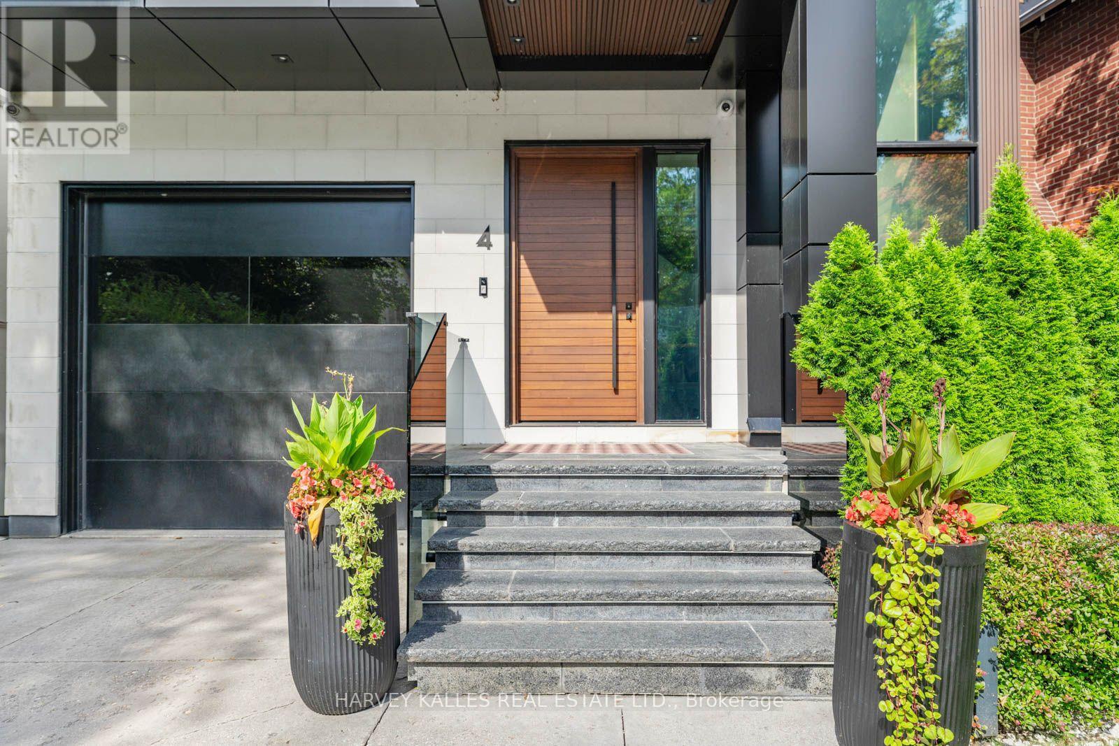 4 Douglas Crescent, Toronto, Ontario  M4W 2E7 - Photo 2 - C13766576