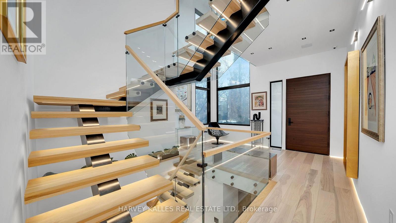 4 Douglas Crescent, Toronto, Ontario  M4W 2E7 - Photo 3 - C13766576