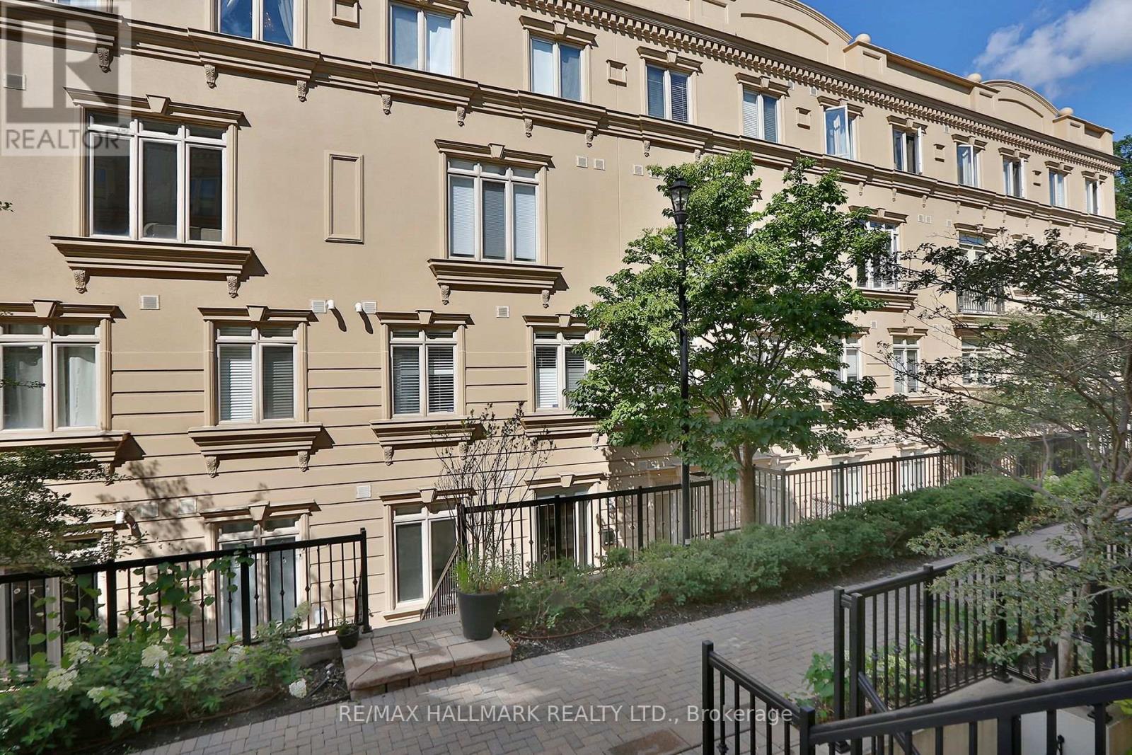 Th 10 - 78 Carr Street, Toronto, Ontario M5T 1B7 - Photo 2 - C13766674