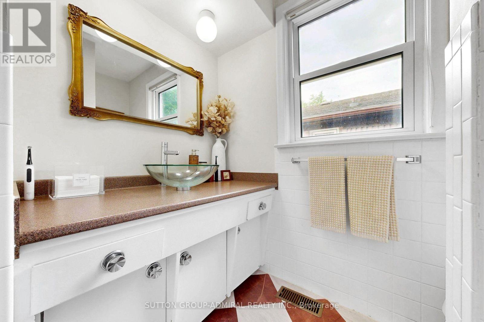 49 Talbot Road, Toronto, Ontario  M2M 1R7 - Photo 25 - C13751766