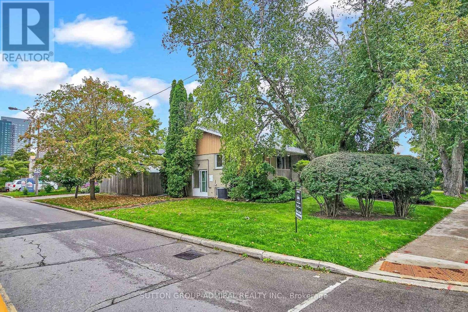 49 Talbot Road, Toronto, Ontario  M2M 1R7 - Photo 3 - C13751766