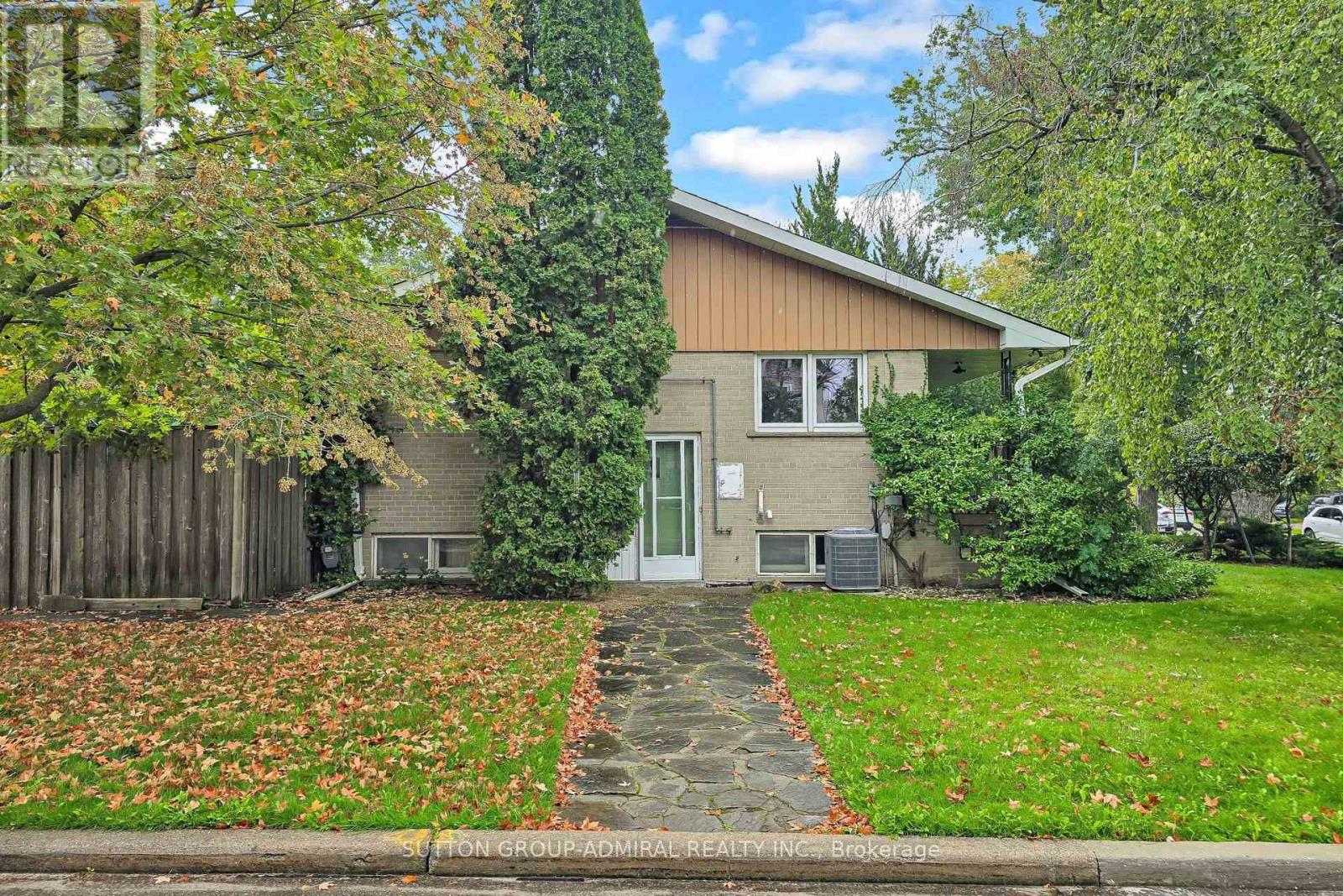 49 Talbot Road, Toronto, Ontario  M2M 1R7 - Photo 4 - C13751766
