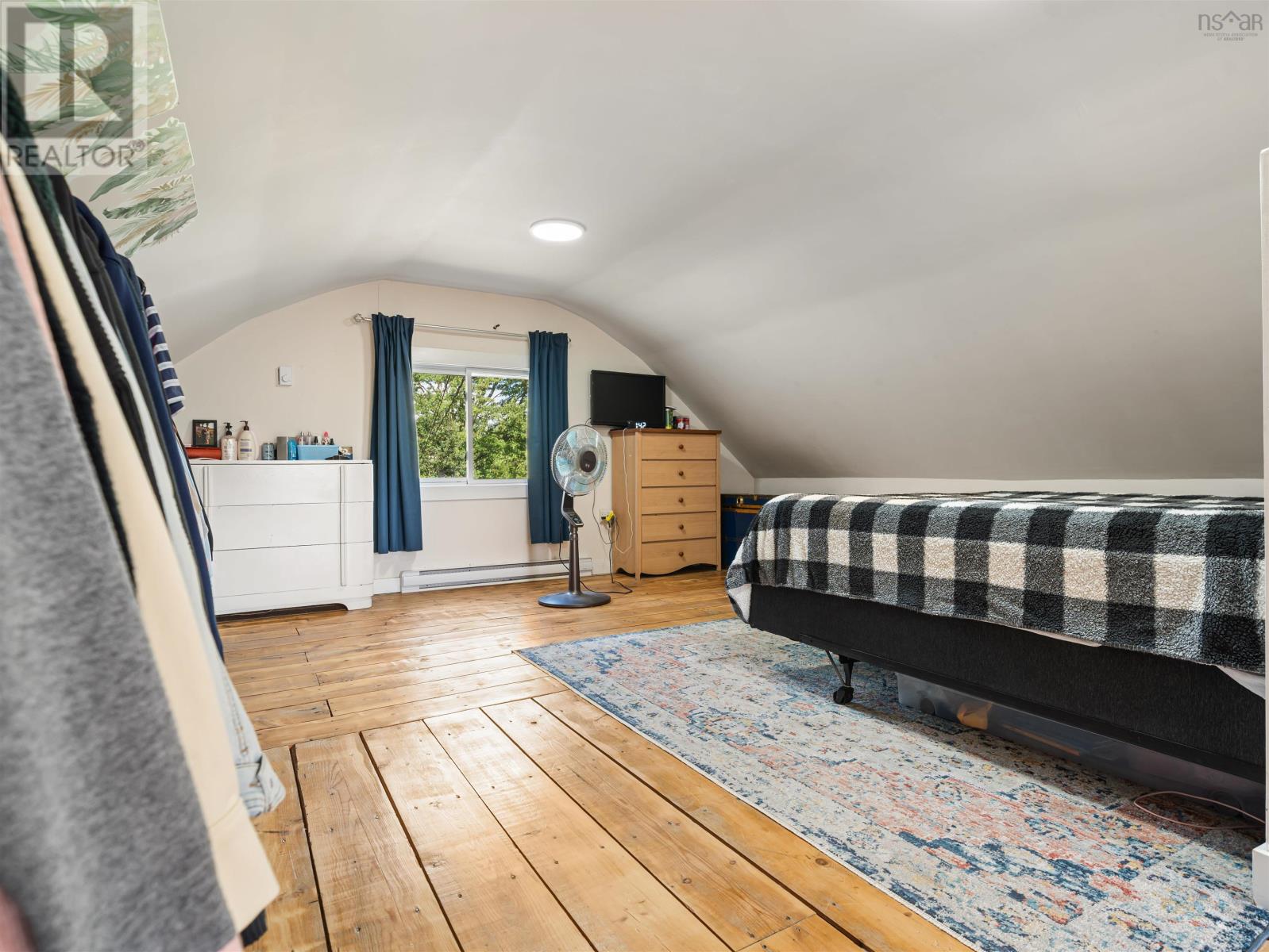 98 Dyke Road photo 35