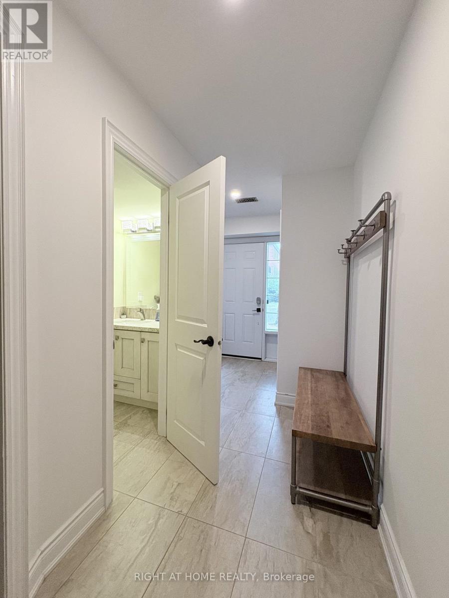 2 Stornwood Court, Brampton, Ontario  L6W 4H4 - Photo 4 - W13728246