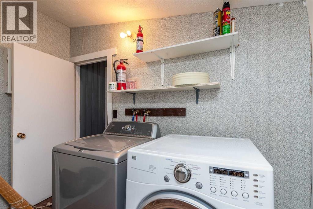 83 2 Street E photo 19