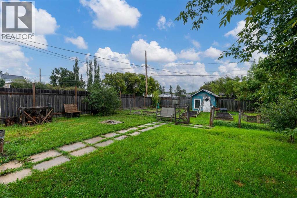83 2 Street E photo 26