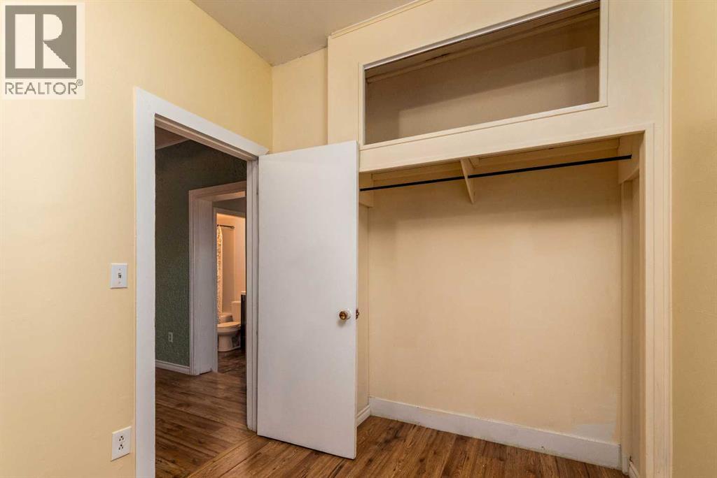 83 2 Street E photo 14