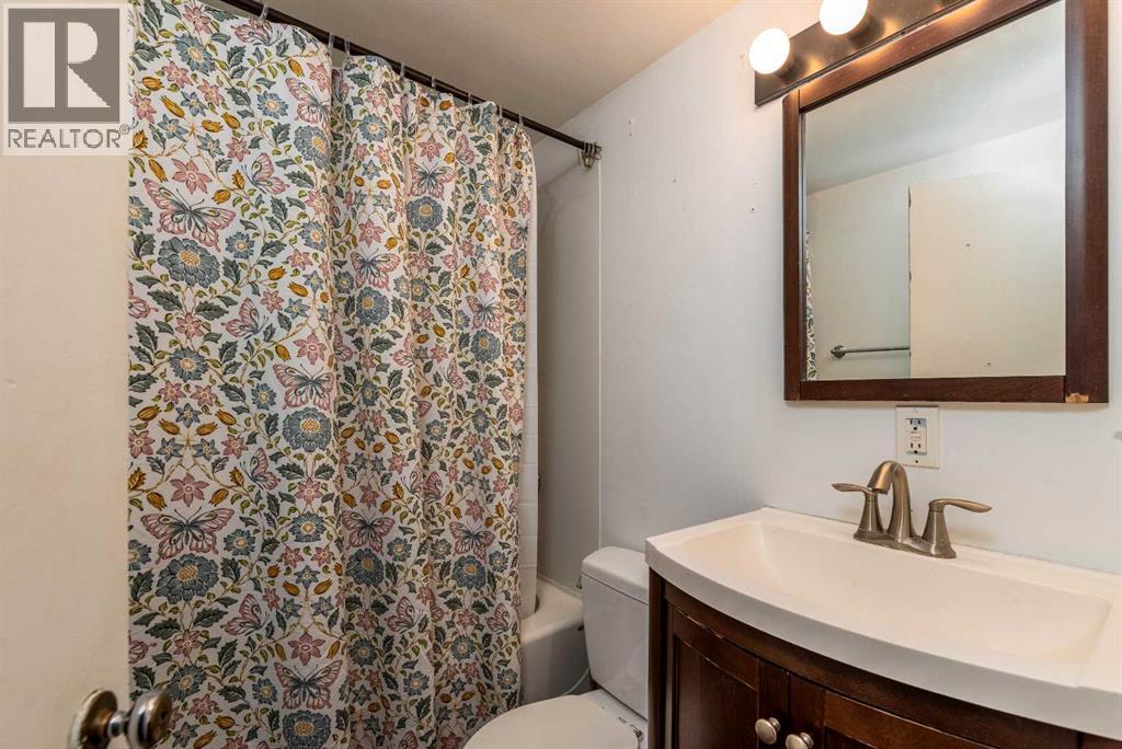 83 2 Street E photo 17