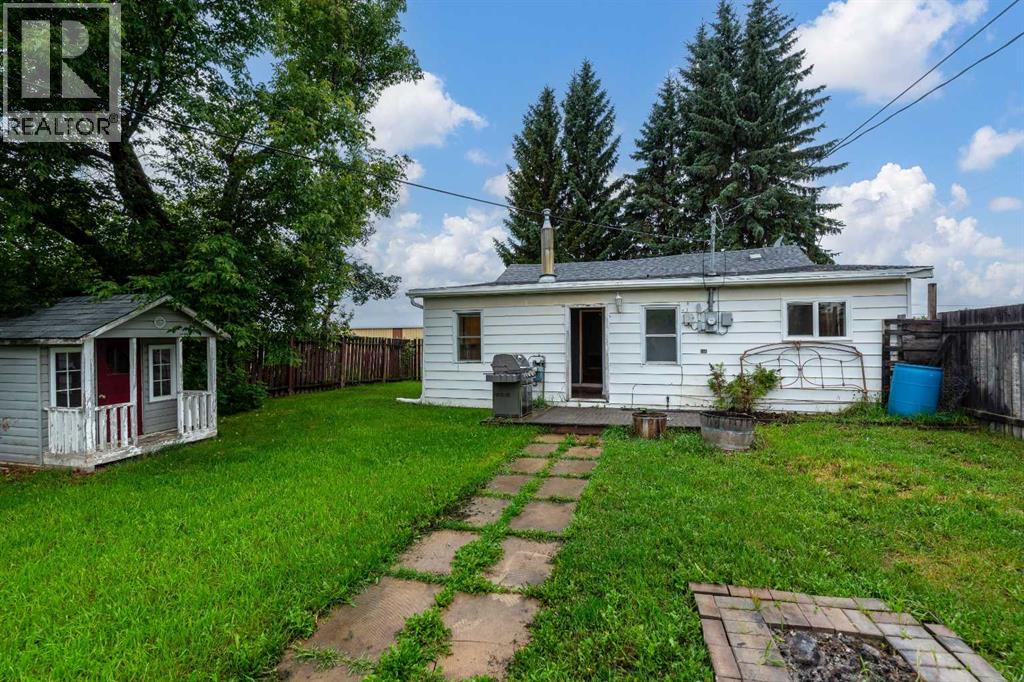 83 2 Street E photo 25