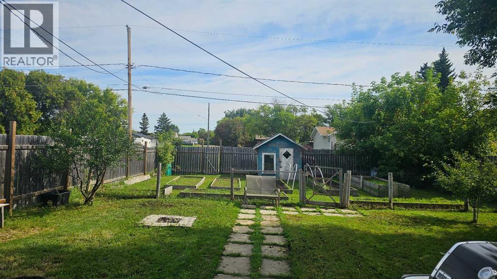 83 2 Street E photo 31