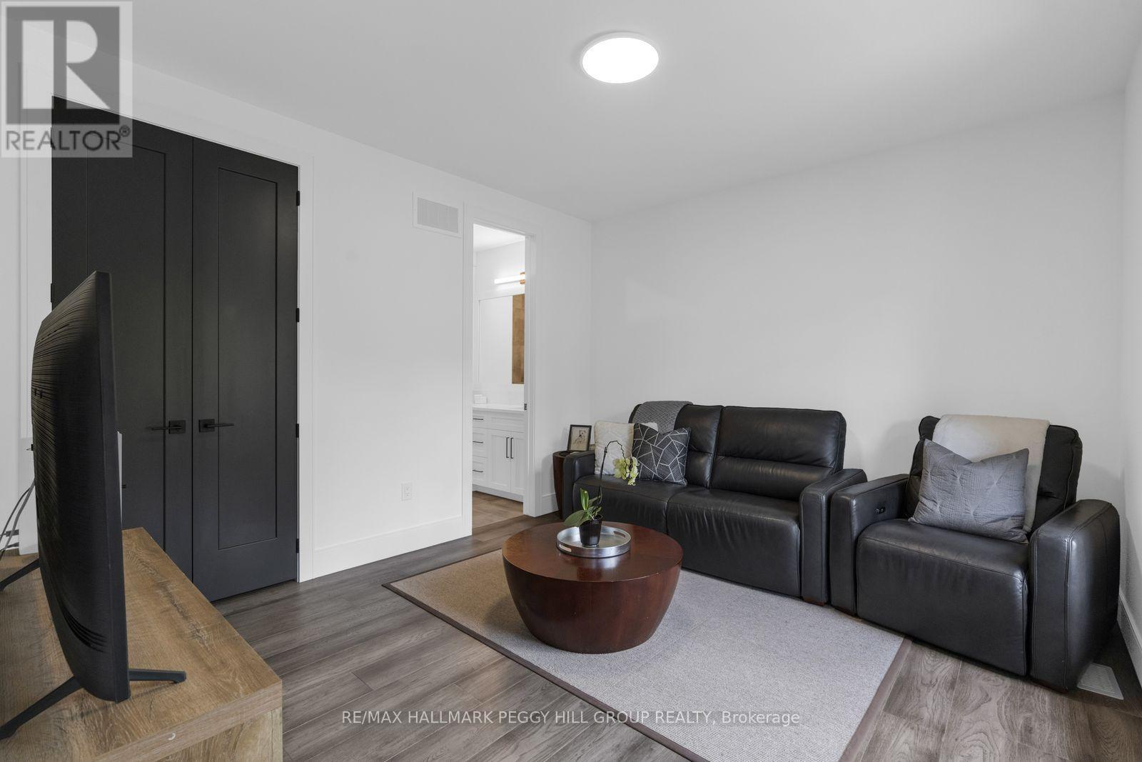 1016 Lakeshore Road E, Oro-Medonte, Ontario  L0L 1T0 - Photo 13 - S13766760