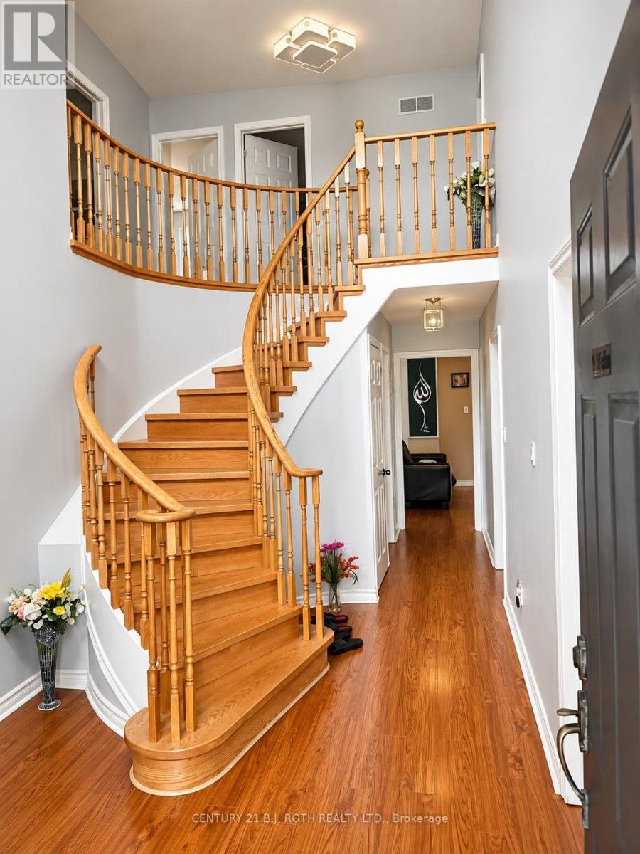 509 Grove Street E, Barrie, Ontario  L4M 5Z4 - Photo 2 - S13766802