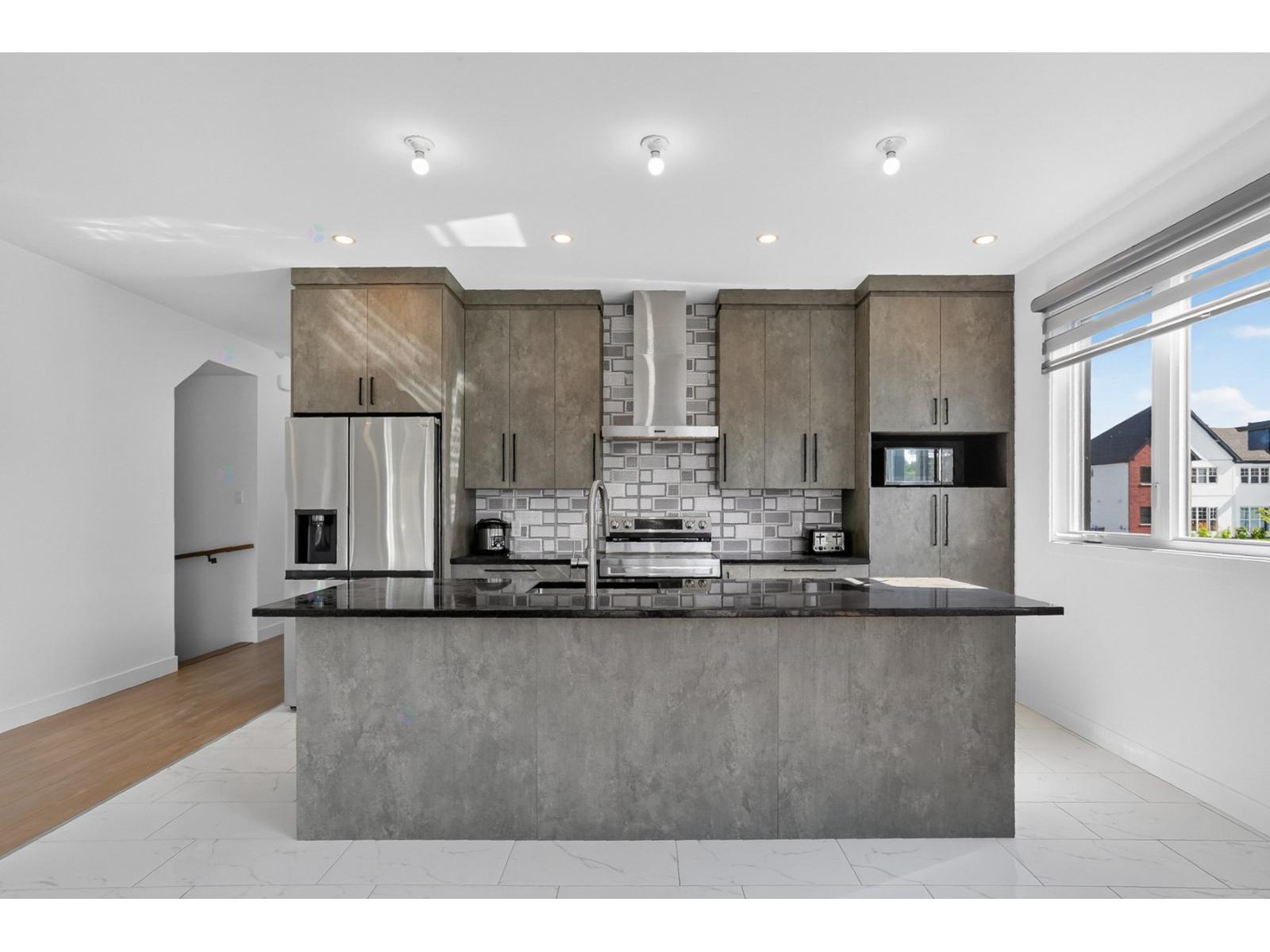 2264 Rue Grimard Trois-Rivières Quebec Canada G8Y0L4 3