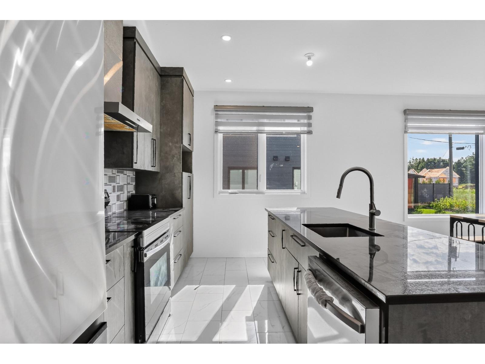 2264 Rue Grimard Trois-Rivières Quebec Canada G8Y0L4 4