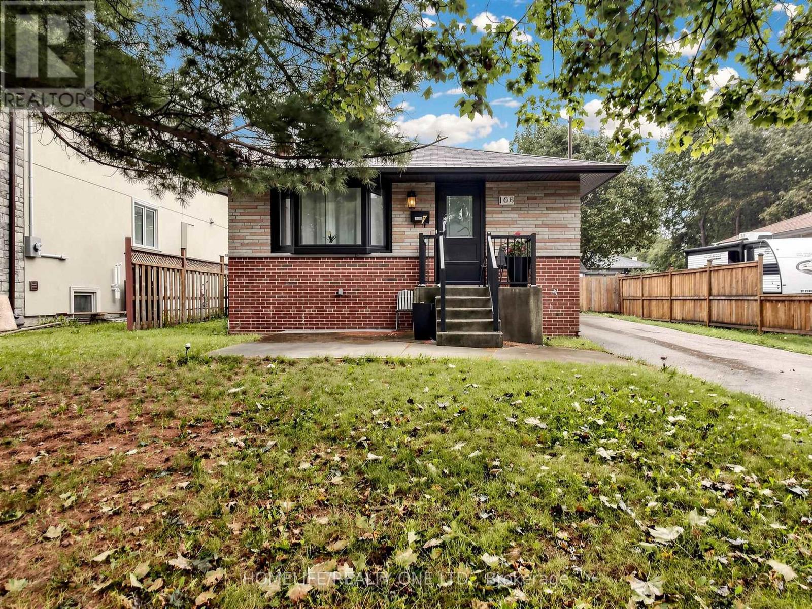 168 Wincott Drive, Toronto, Ontario  M9R 2P8 - Photo 2 - W13766452