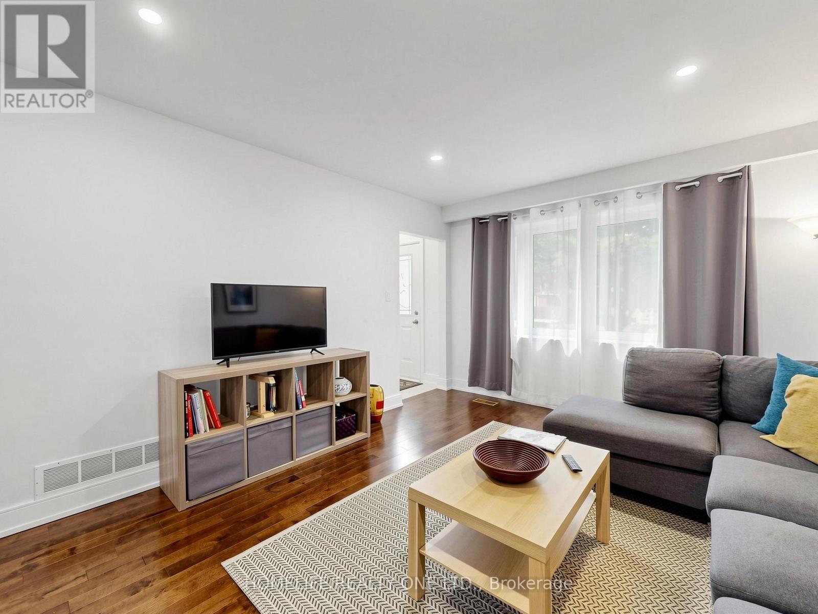 168 Wincott Drive, Toronto, Ontario  M9R 2P8 - Photo 8 - W13766452