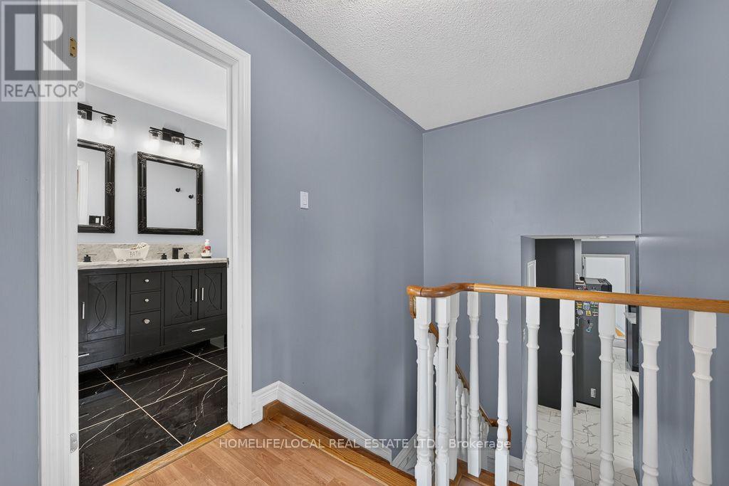4 Martindale Crescent, Brampton, Ontario  L6X 2T9 - Photo 25 - W13766506