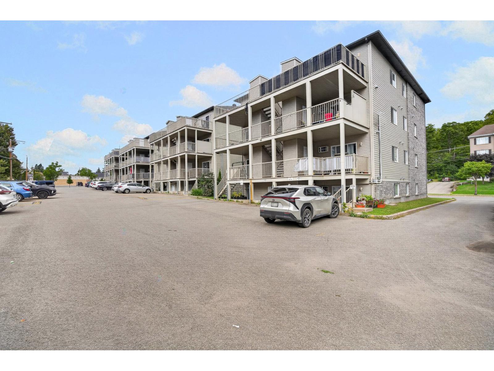 2238-2254 Rue Schulz Saint-Jérôme Quebec Canada J7Y0J9 4