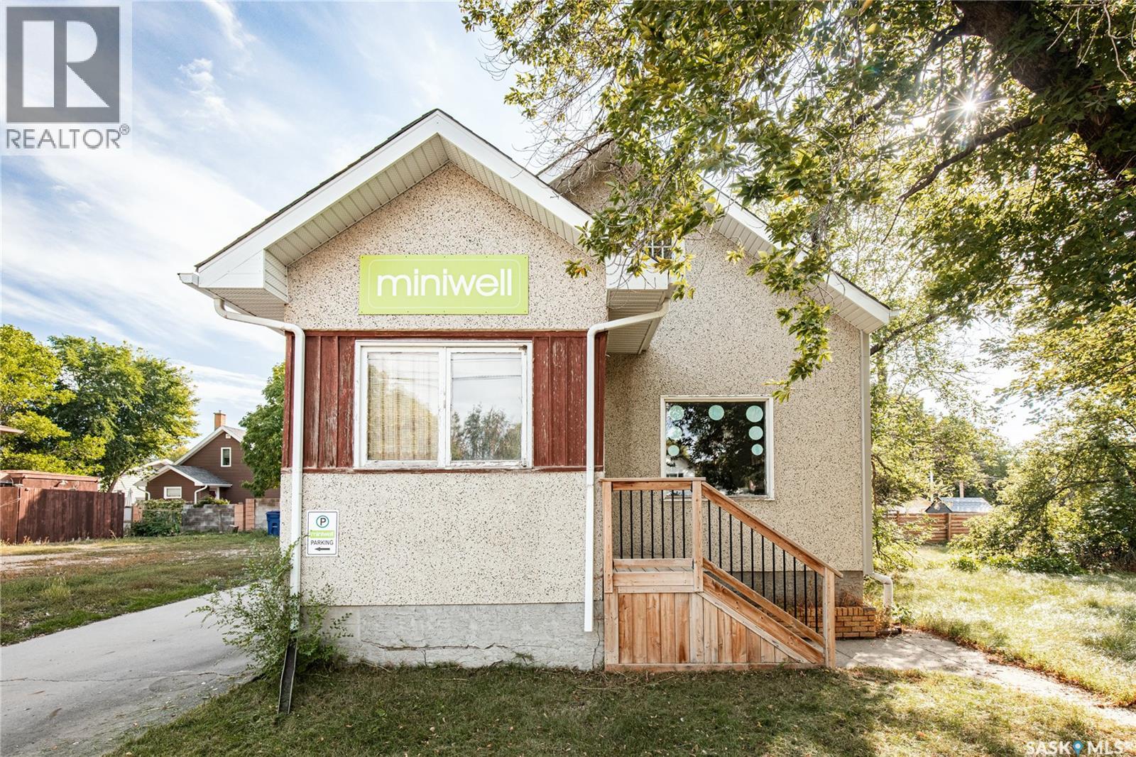 877 9th Avenue Nw, Moose Jaw, Saskatchewan  S6H 4J3 - Photo 1 - SK047993