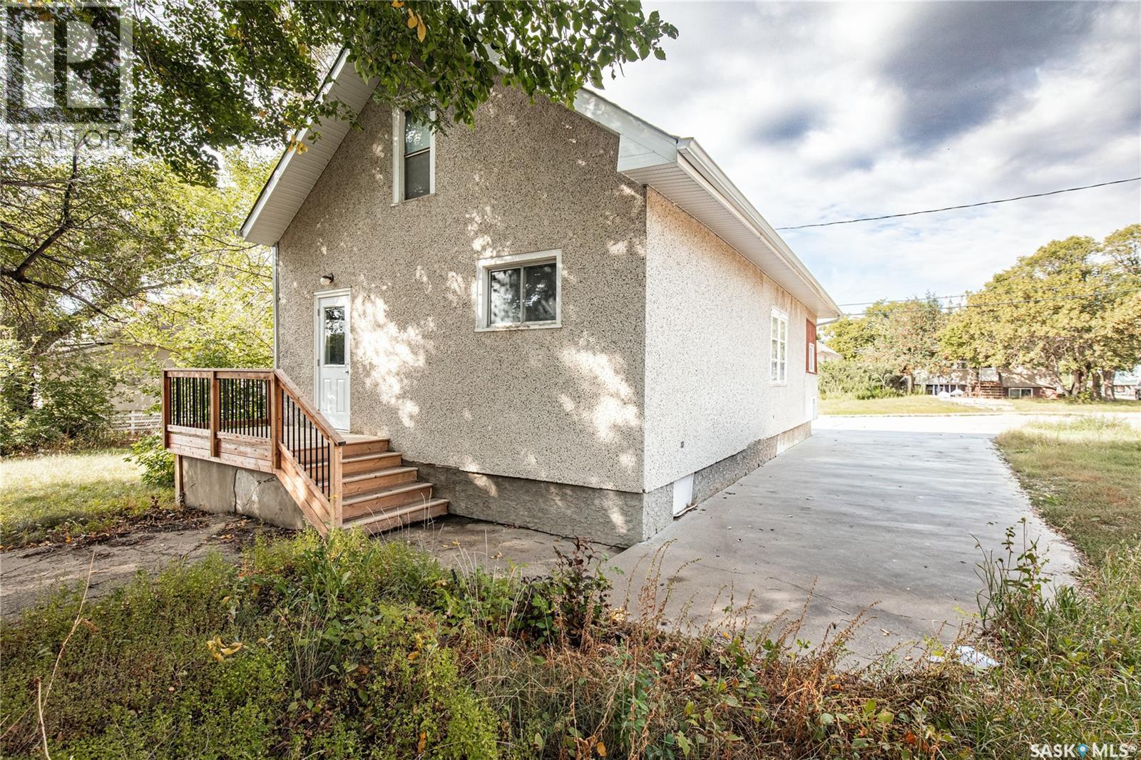 877 9th Avenue Nw, Moose Jaw, Saskatchewan  S6H 4J3 - Photo 26 - SK047993