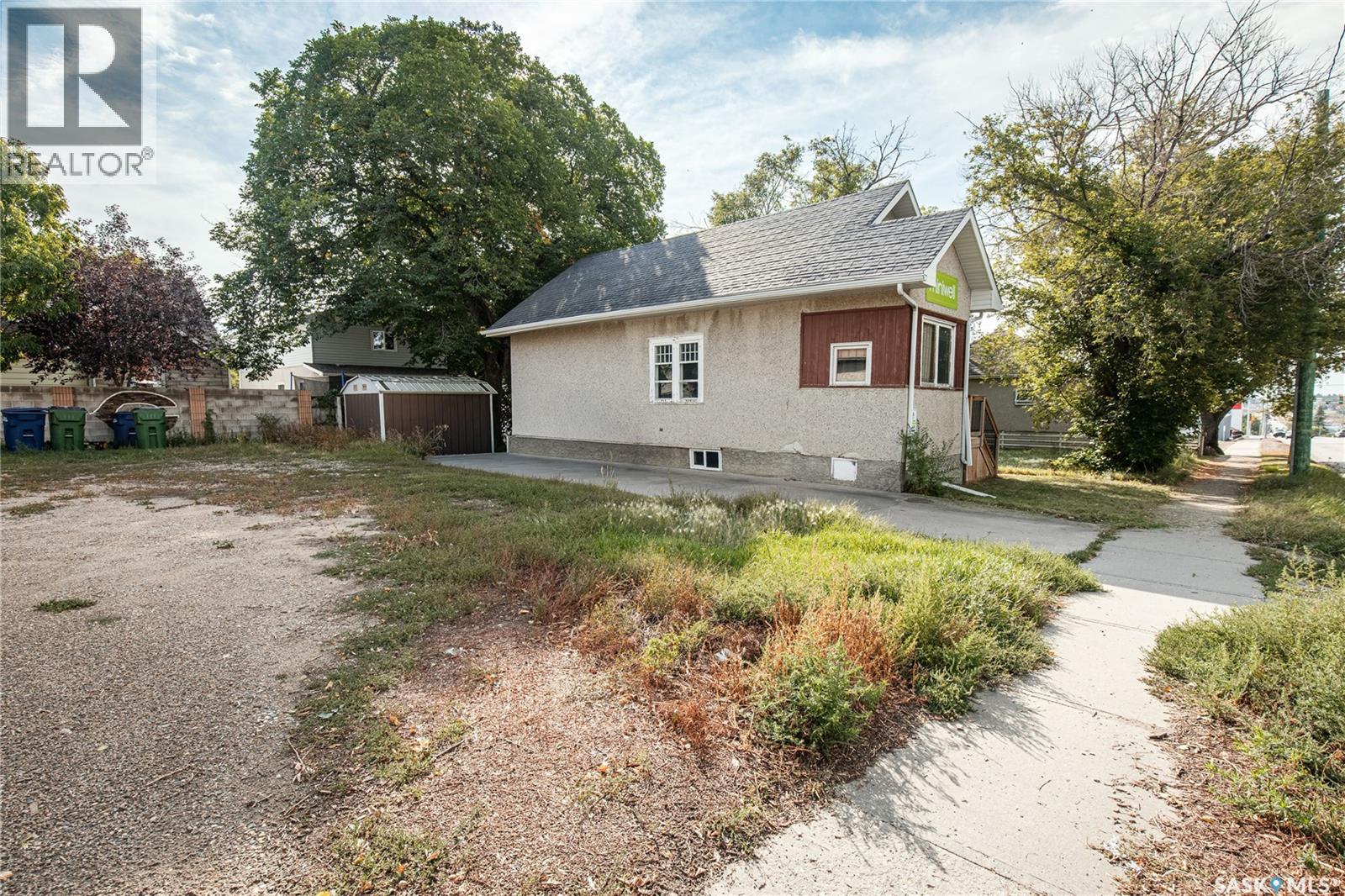 877 9th Avenue Nw, Moose Jaw, Saskatchewan  S6H 4J3 - Photo 4 - SK047993