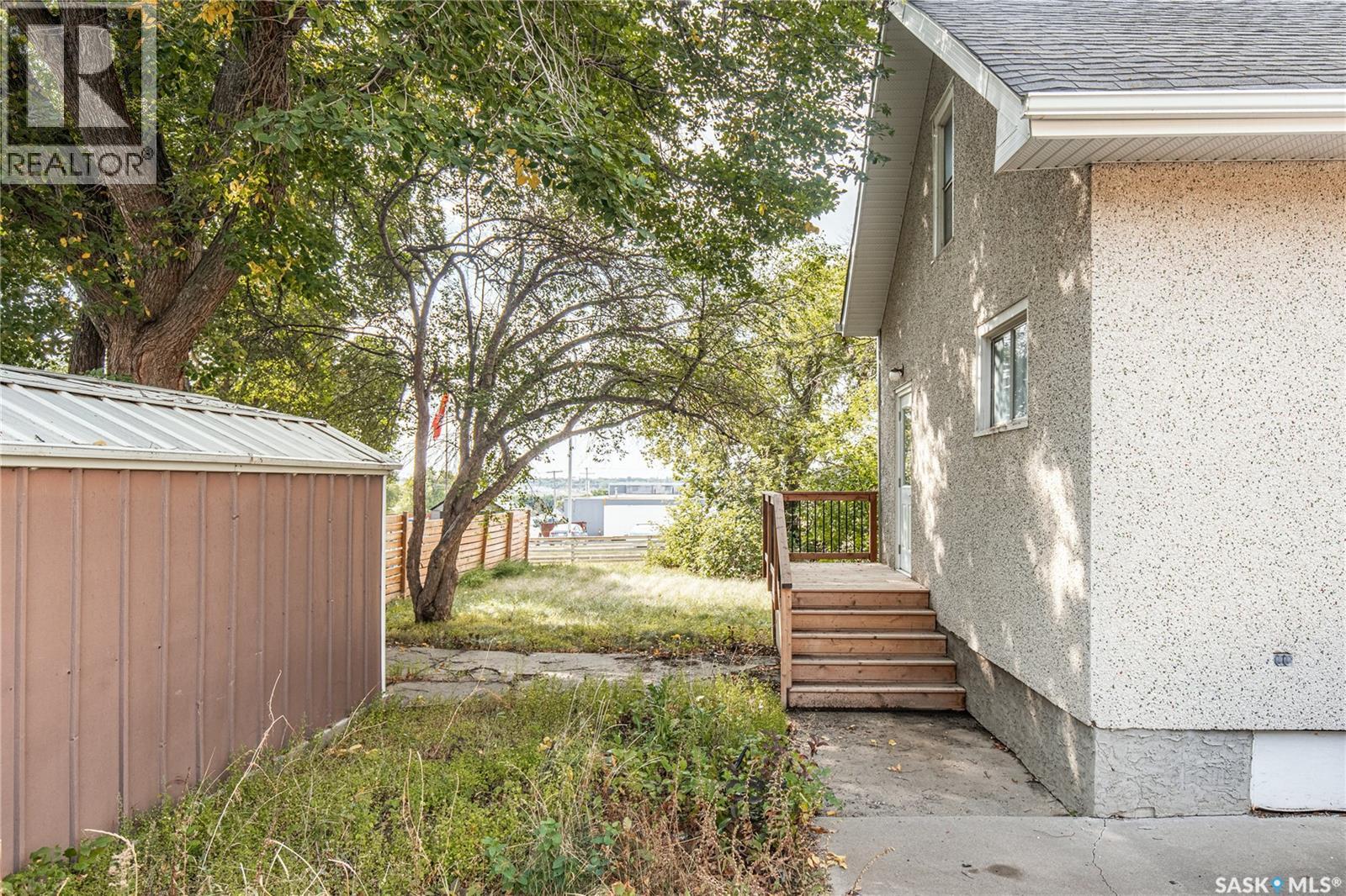 877 9th Avenue Nw, Moose Jaw, Saskatchewan  S6H 4J3 - Photo 42 - SK047993