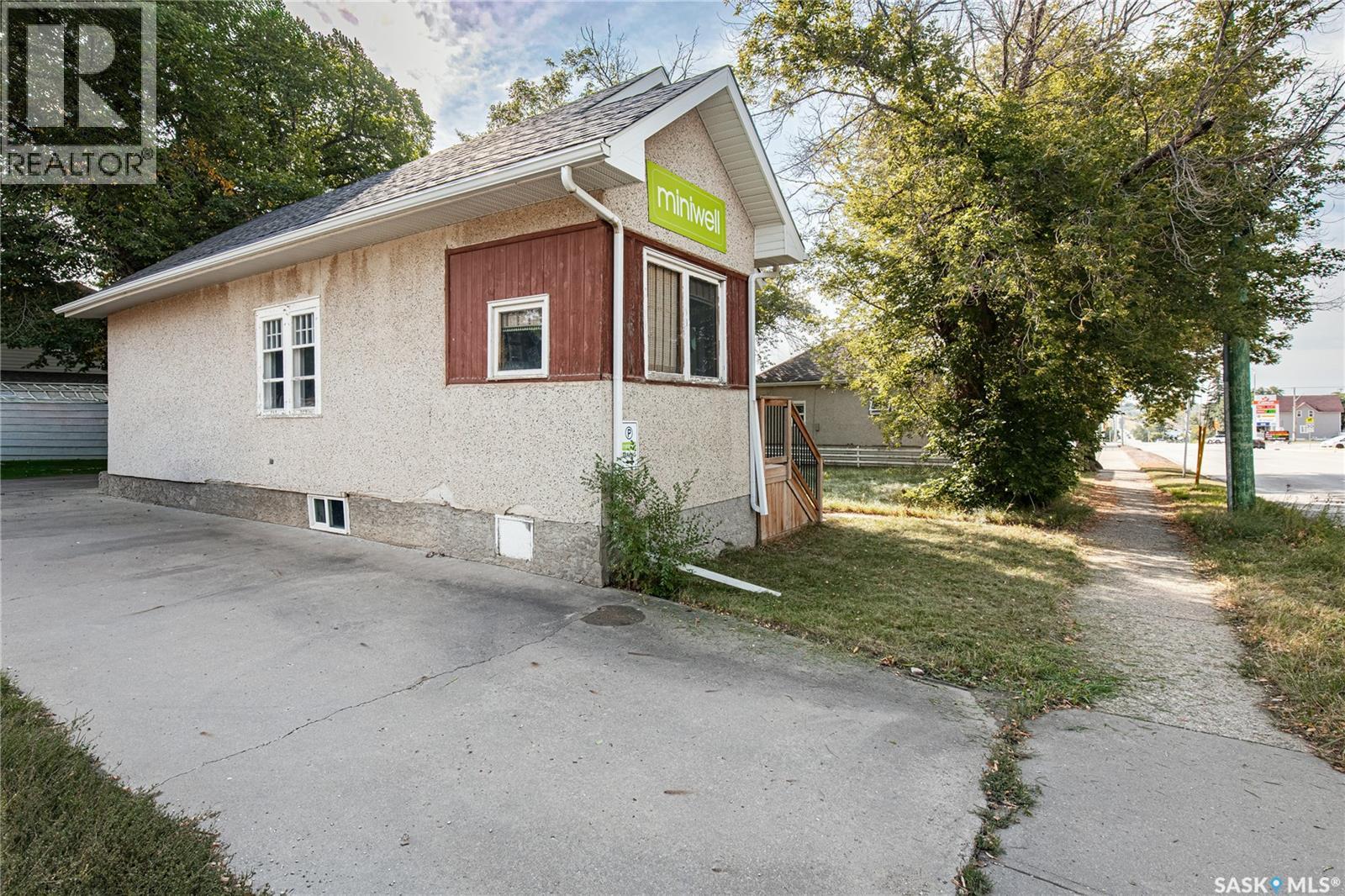 877 9th Avenue Nw, Moose Jaw, Saskatchewan  S6H 4J3 - Photo 5 - SK047993