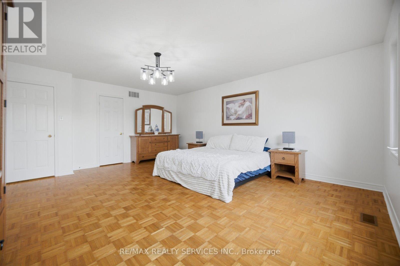 92 Farthingale Crescent, Brampton, Ontario  L7A 1W8 - Photo 20 - W13765222
