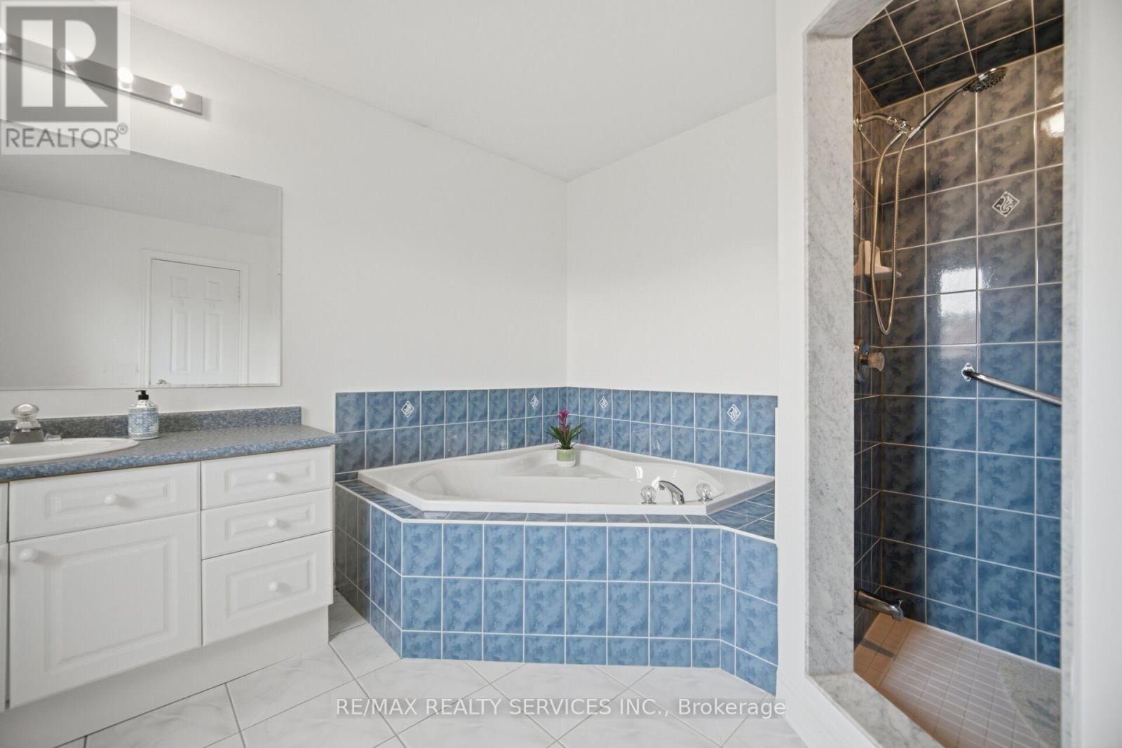 92 Farthingale Crescent, Brampton, Ontario  L7A 1W8 - Photo 22 - W13765222