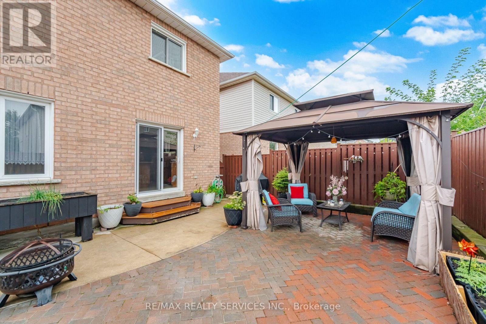 92 Farthingale Crescent, Brampton, Ontario  L7A 1W8 - Photo 49 - W13765222