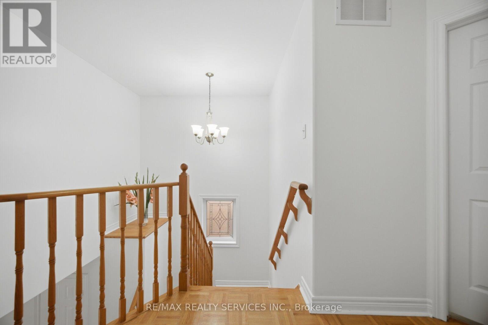 92 Farthingale Crescent, Brampton, Ontario  L7A 1W8 - Photo 15 - W13765222