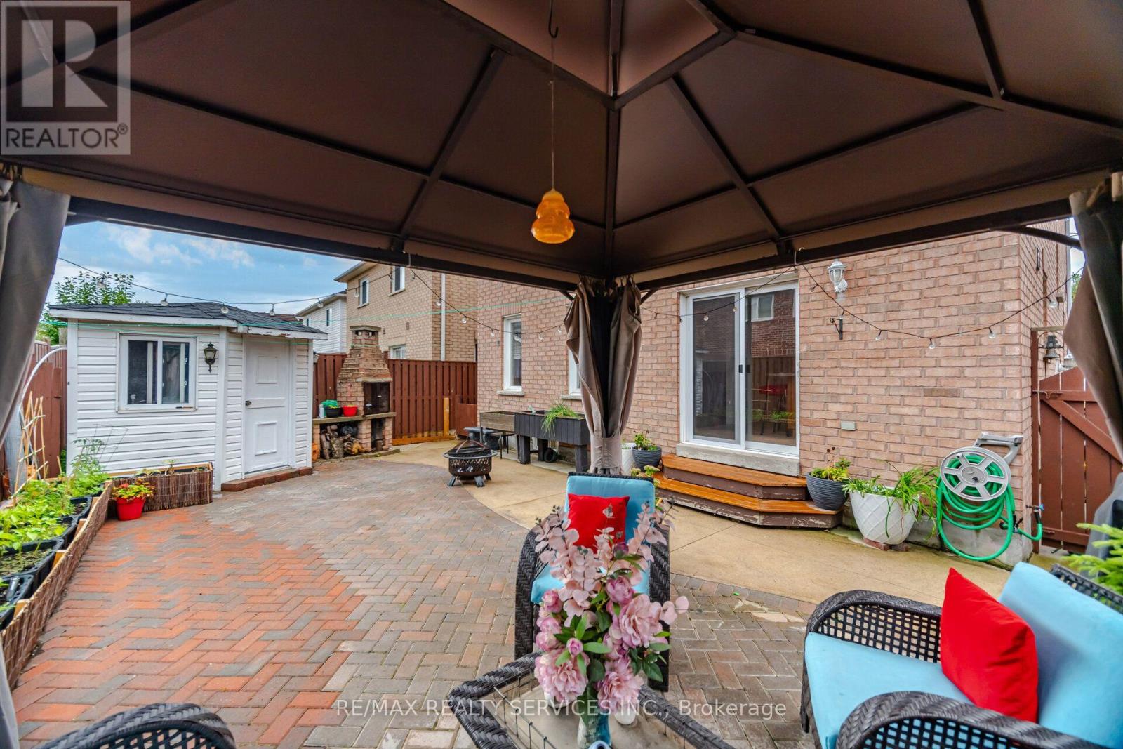 92 Farthingale Crescent, Brampton, Ontario  L7A 1W8 - Photo 47 - W13765222