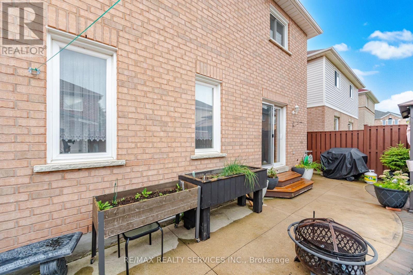 92 Farthingale Crescent, Brampton, Ontario  L7A 1W8 - Photo 44 - W13765222