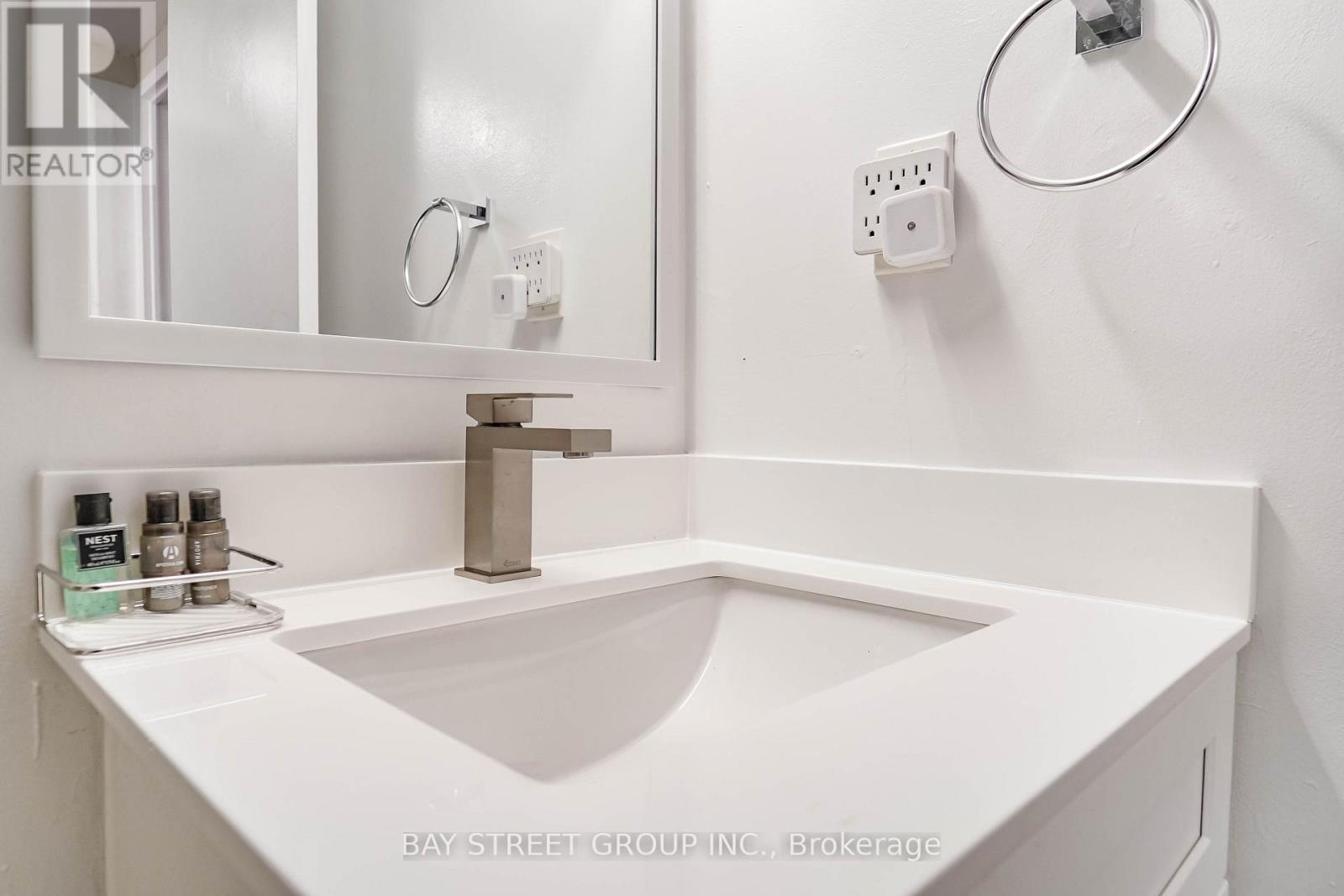 1016 - 40 Homewood Avenue, Toronto, Ontario  M4Y 2K2 - Photo 20 - C13751372