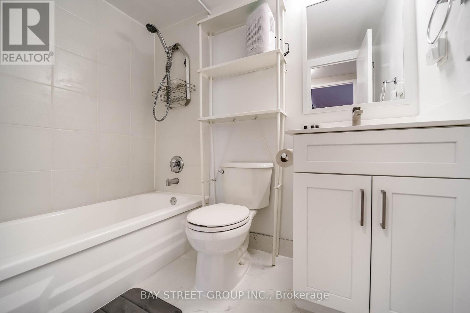 1016 - 40 Homewood Avenue, Toronto, Ontario  M4Y 2K2 - Photo 19 - C13751372