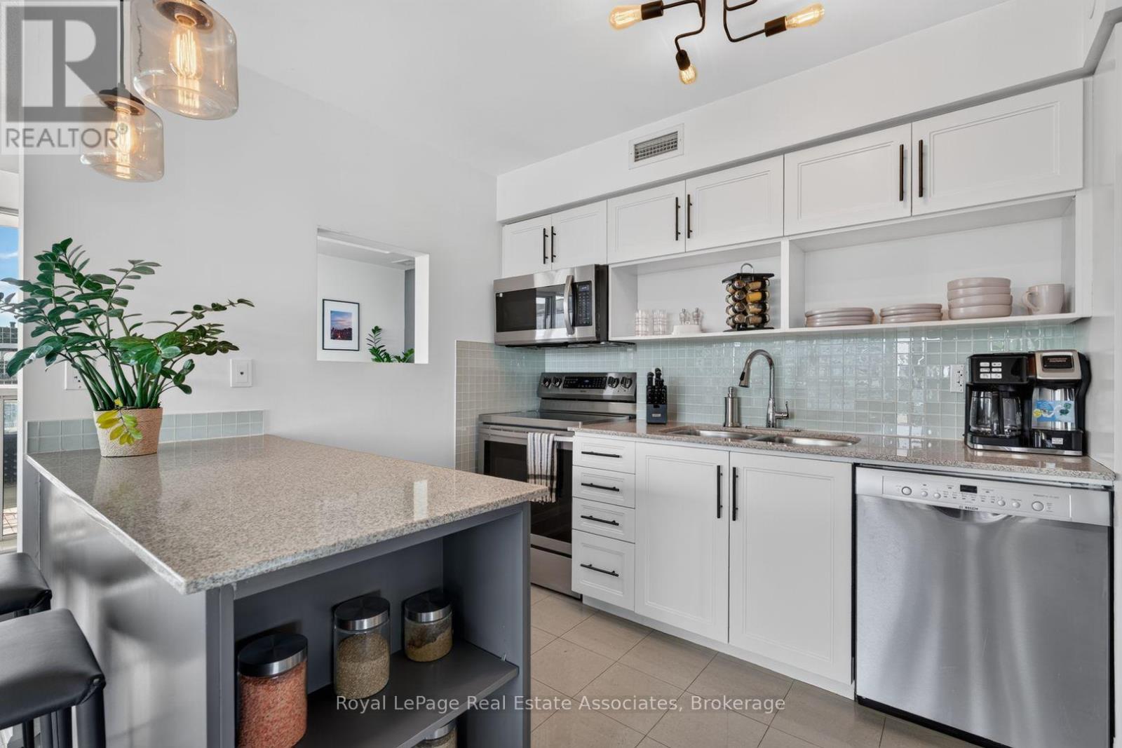2210 - 80 Western Battery Road, Toronto, Ontario  M6K 3S1 - Photo 9 - C13765998