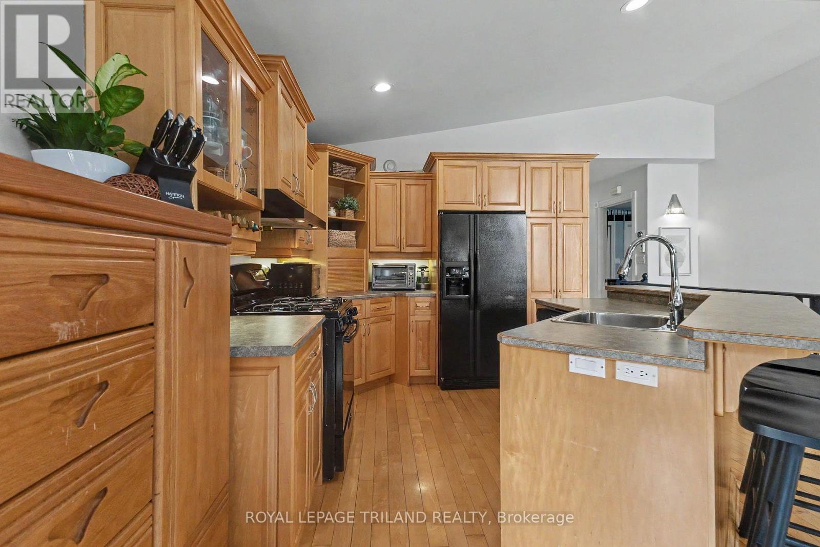 10234 Julie Avenue, Lambton Shores, Ontario  N0M 1T0 - Photo 14 - X13766878