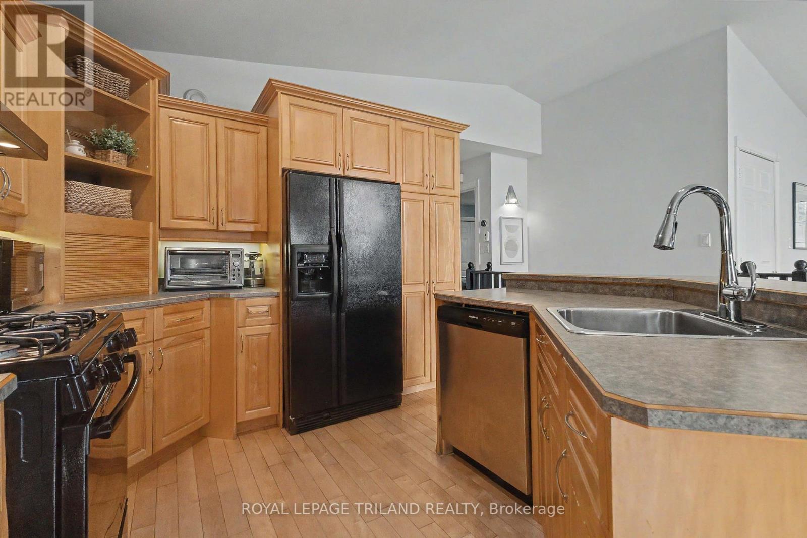 10234 Julie Avenue, Lambton Shores, Ontario  N0M 1T0 - Photo 16 - X13766878