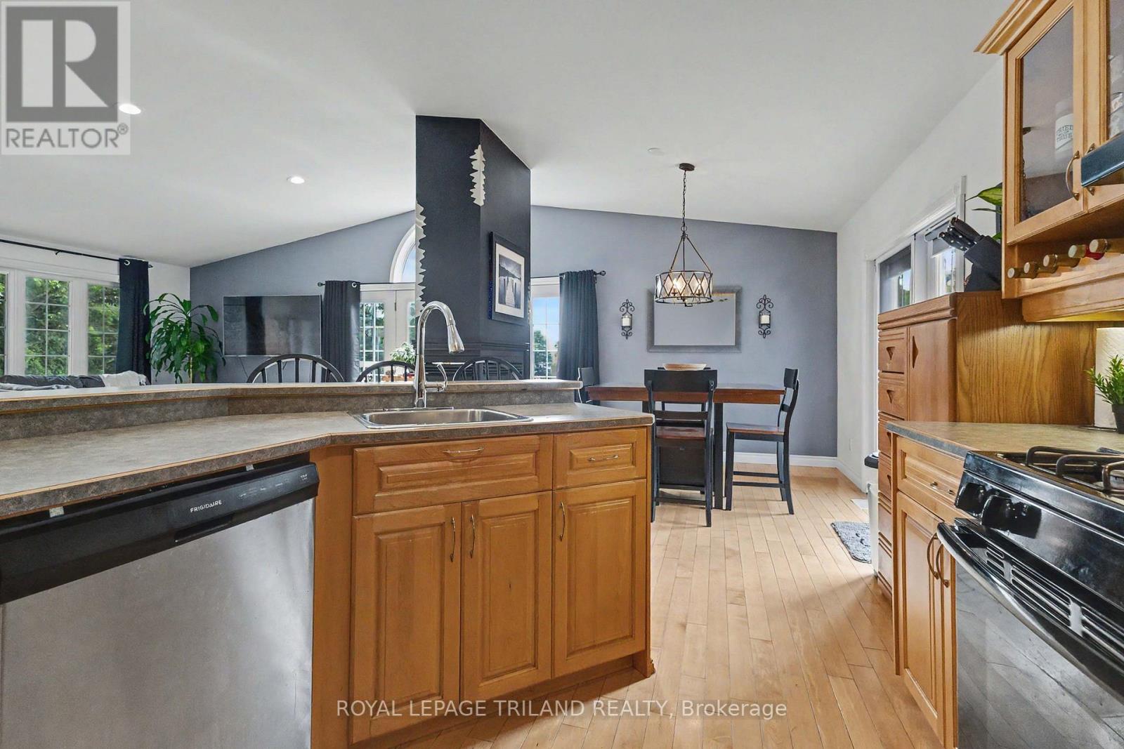 10234 Julie Avenue, Lambton Shores, Ontario  N0M 1T0 - Photo 17 - X13766878