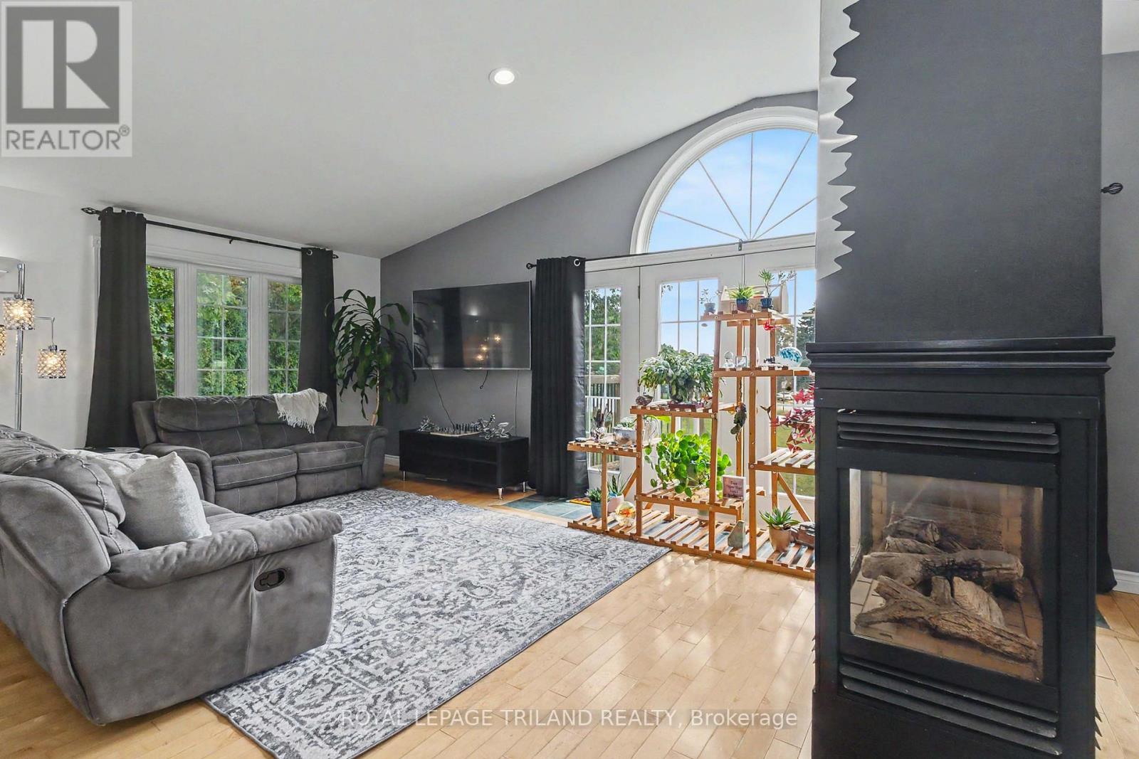 10234 Julie Avenue, Lambton Shores, Ontario  N0M 1T0 - Photo 8 - X13766878