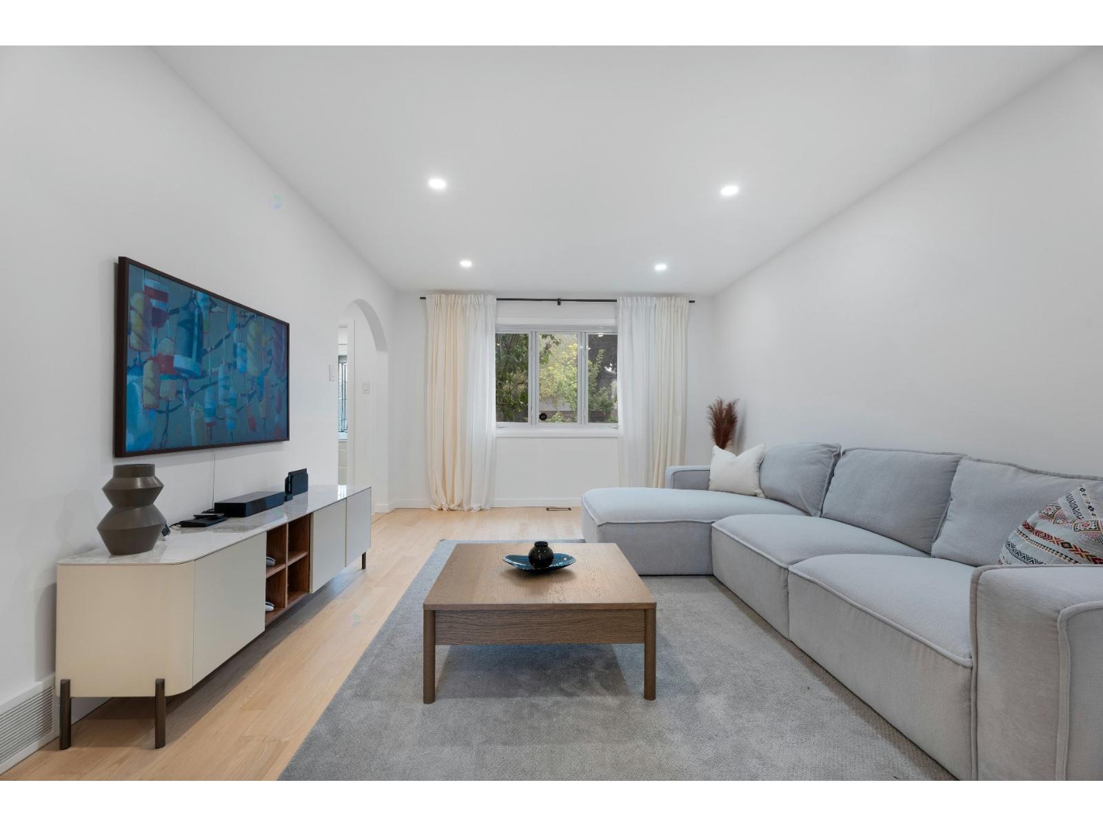 8170 Av. Saguenay Brossard Quebec Canada J4X1H7 5