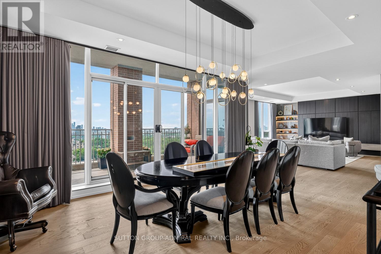 1801 - 155 St Clair Avenue W, Toronto, Ontario  M4V 0A1 - Photo 10 - C13766828