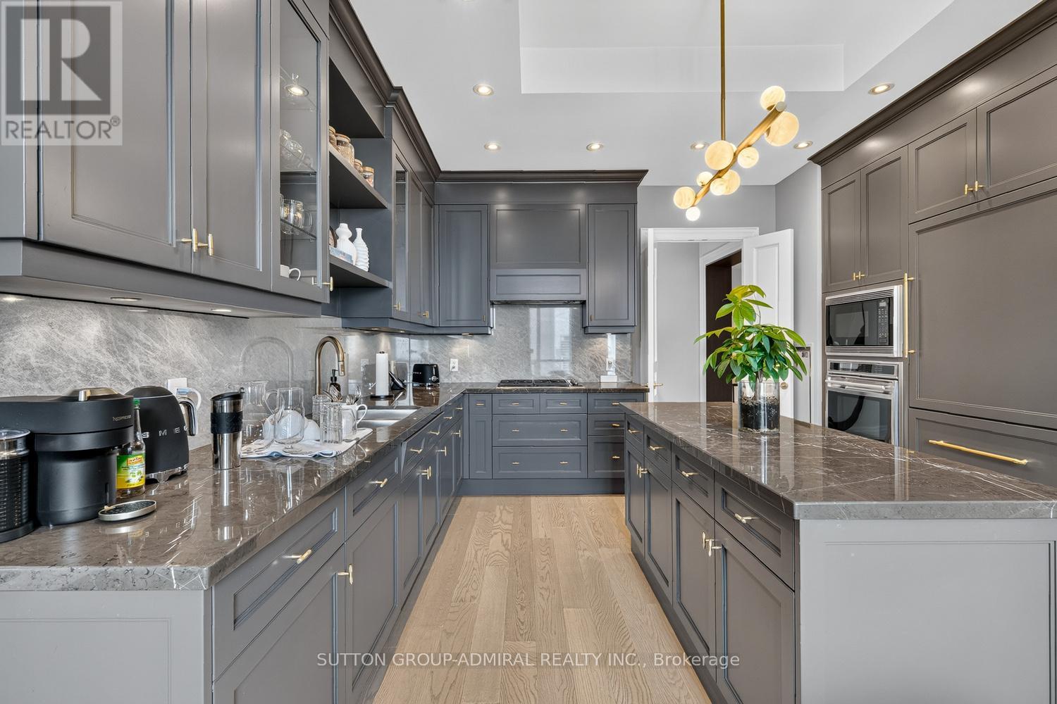 1801 - 155 St Clair Avenue W, Toronto, Ontario  M4V 0A1 - Photo 17 - C13766828