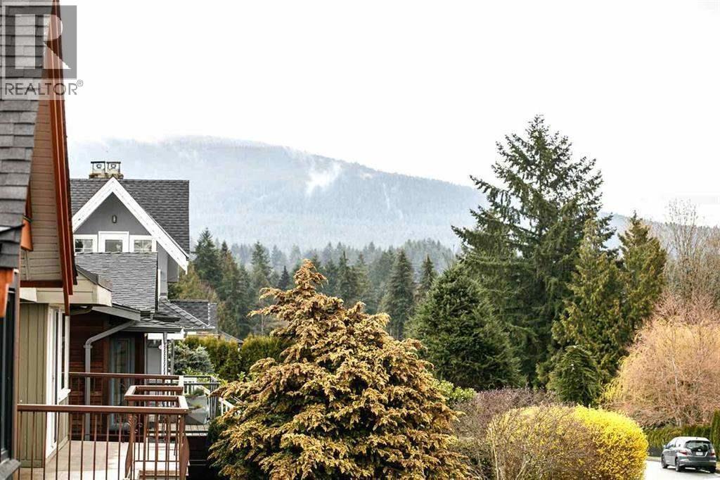 1132 Cloverley Street, North Vancouver, British Columbia  V7L 1N6 - Photo 2 - R3163744