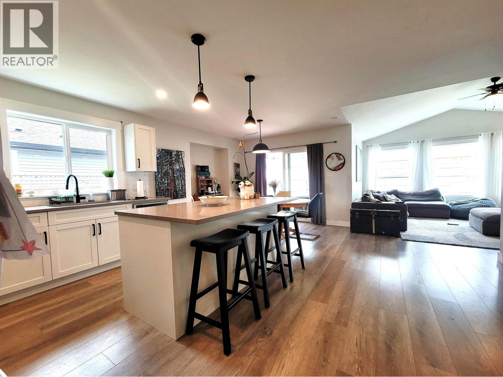 1040 CELIA CRESCENT, gibsons, British Columbia