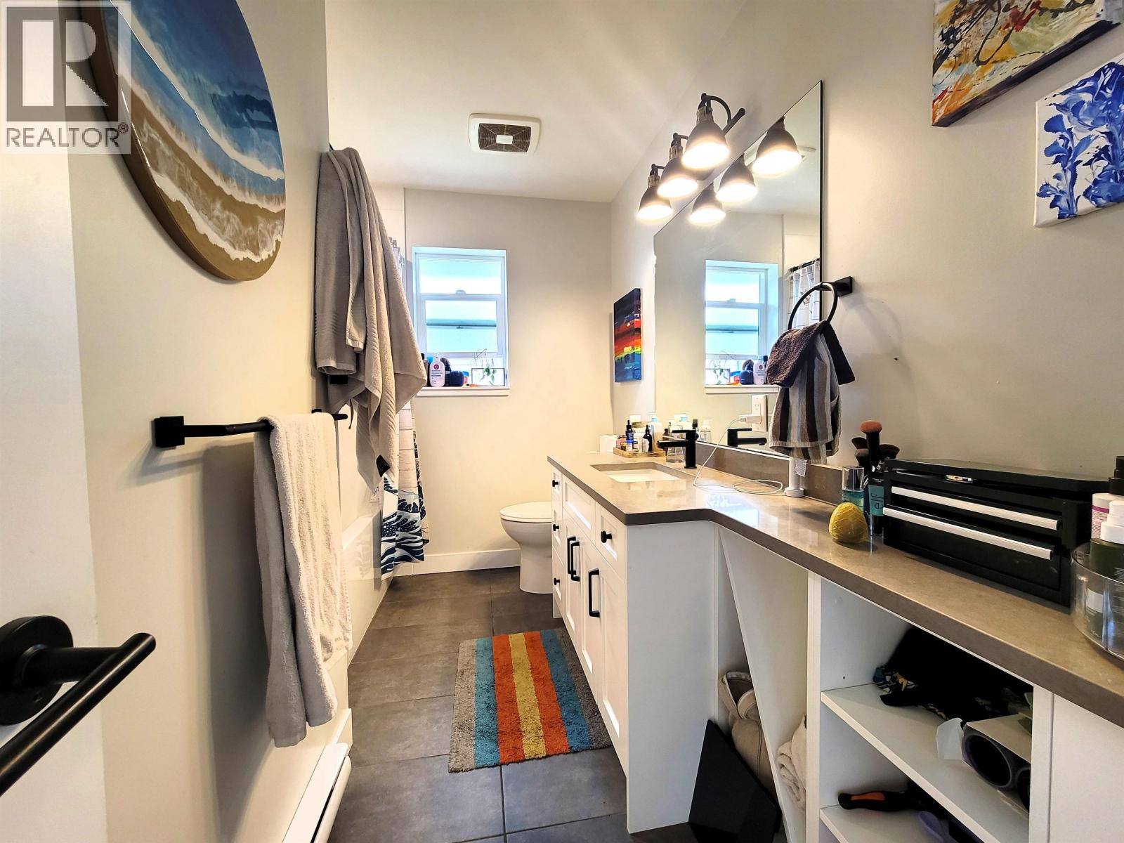 1040 Celia Crescent, Gibsons, British Columbia  V0N 1V7 - Photo 10 - R3163755