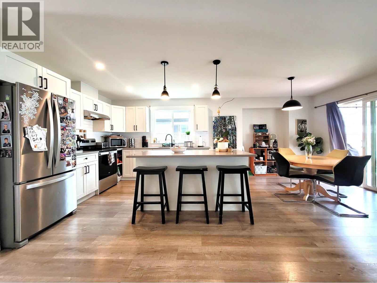 1040 Celia Crescent, Gibsons, British Columbia  V0N 1V7 - Photo 3 - R3163755